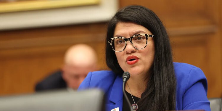Zastupnica Rashida Tlaib gura rezoluciju za ograničavanje Trumpove ovlasti u Libanonu