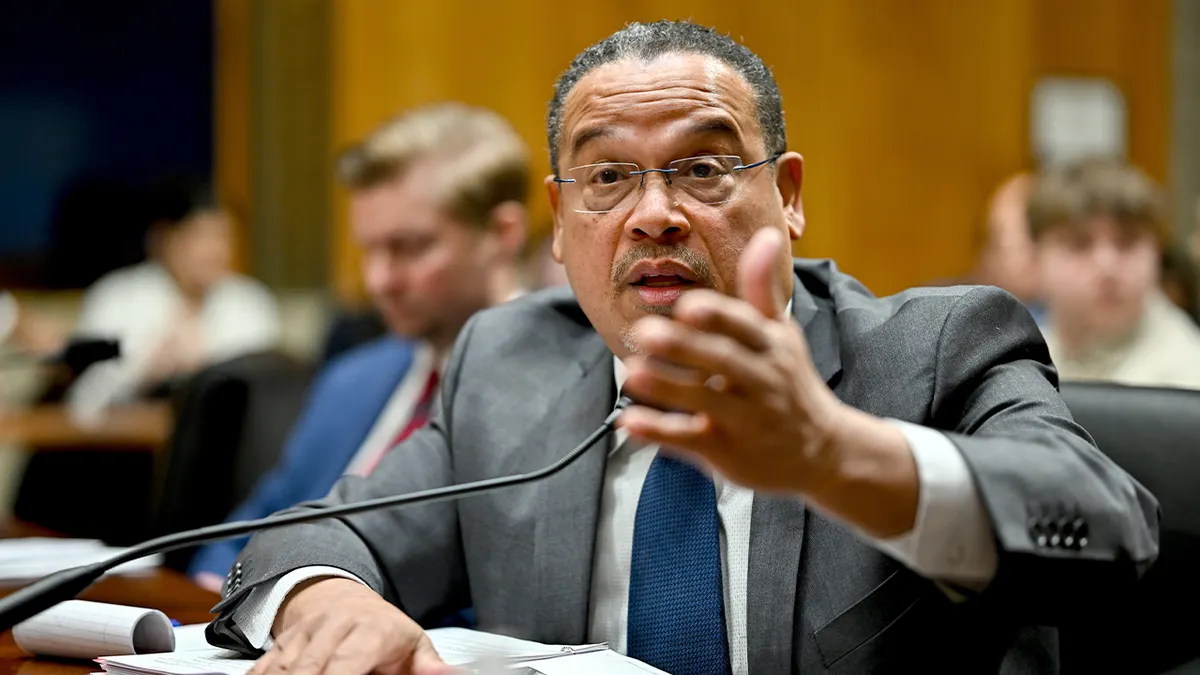 Glavni državni odvjetnik Minnesote Keith Ellison govori tijekom saslušanja odbora Senata u Washingtonu, DC