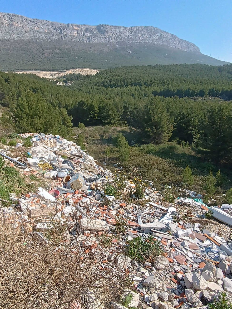 dom commerce ilegalno odlagaliste  1