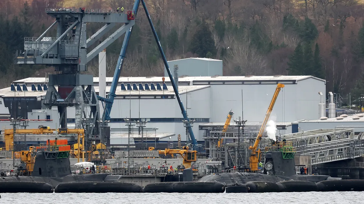 Vanjski pogled na mornaričku bazu Njegovog Veličanstva Clyde u Škotskoj