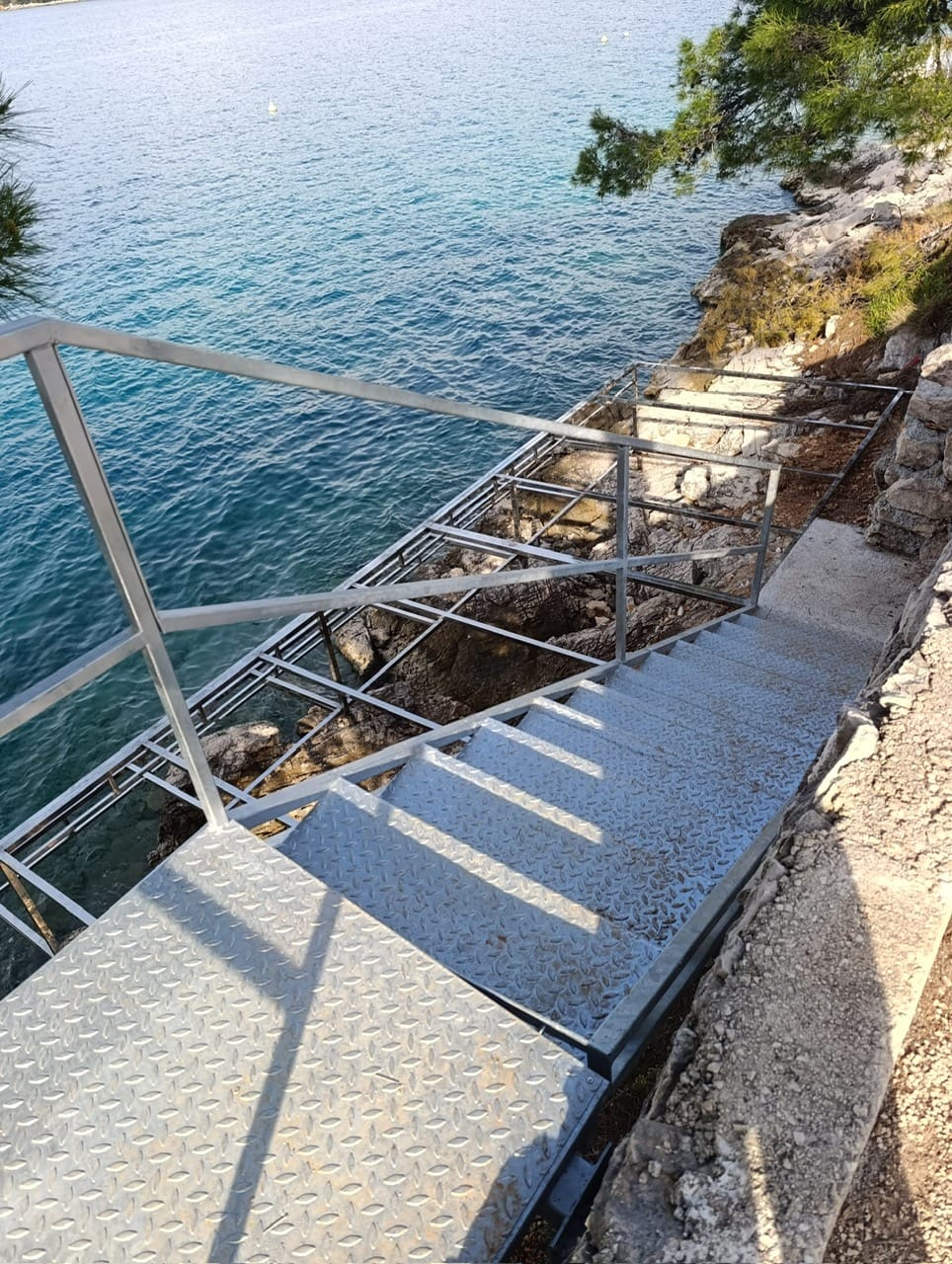 U Šparadićima niknulo "privatno sunčalište" - jesu li se bušile stijene, tko stoji iza svega i tko je ovo dozvolio?