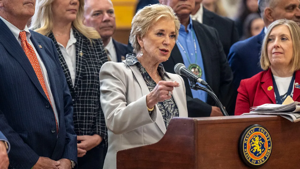 Linda McMahon govori tijekom obrazovnog događaja u New Yorku