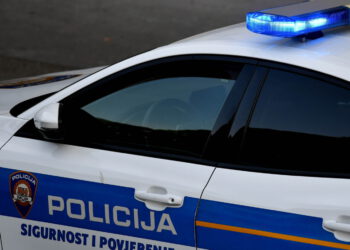 U Gospiću uhićen muškarac: Ubio je majku i baku, tijela pronađena u dvorištu