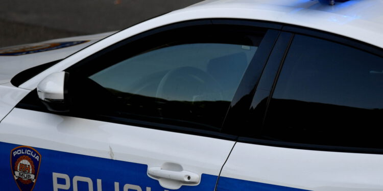 U Gospiću uhićen muškarac: Ubio je majku i baku, tijela pronađena u dvorištu