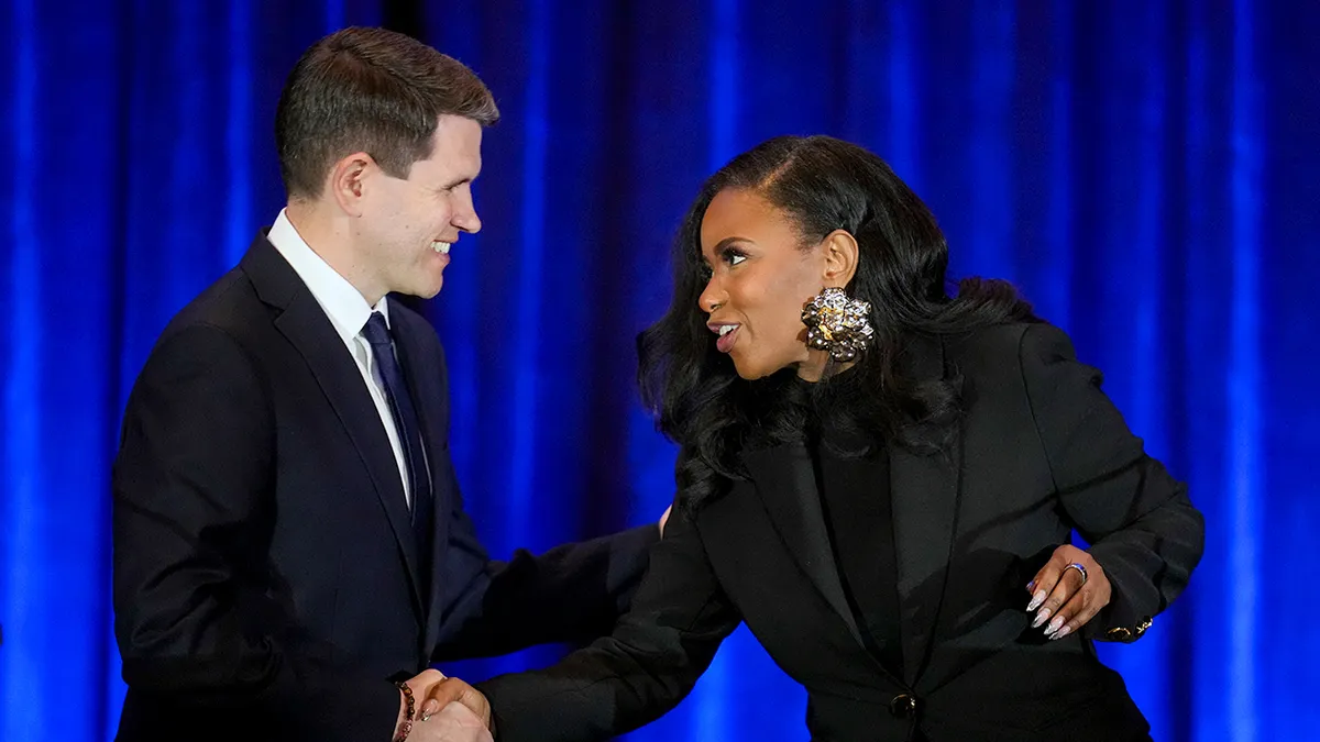 Talarico se rukuje s Crockettom