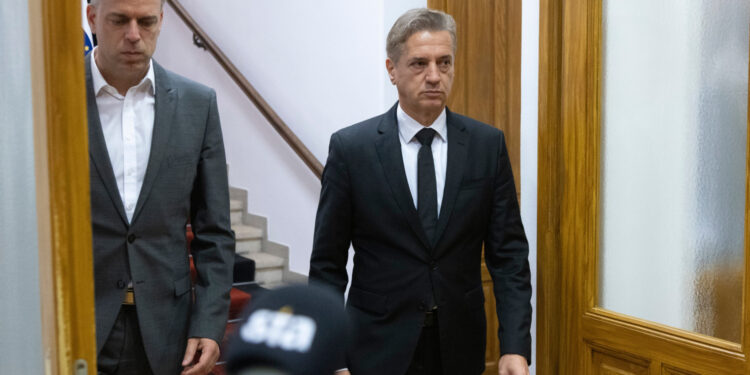 Slovenci zatvorili birališta, čini se da je poznato u kojem smjeru idu