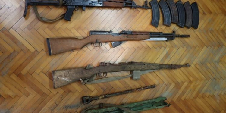 vojne puške, streljivo i eksploziv