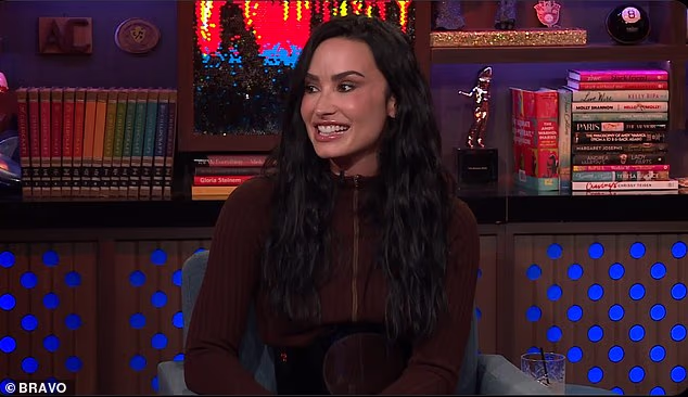 Mjesec dana kasnije, glumica Tow je otišla u Watch What Happens Live i nazvala Gomez 'stvarno, jako slatkom' i rekla da 'ne može biti sretnija' zbog svog vjenčanja s Bennyjem Blancom 27. rujna, pohvalivši njihovu pjesmu Bluest Flame