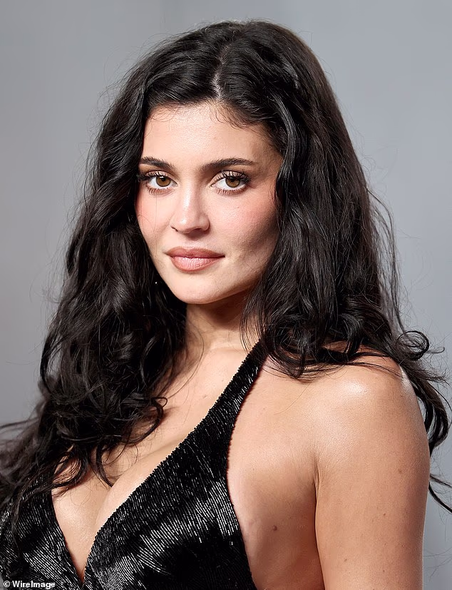 Poznato je da je Kylie Jenner mijenjala svoj izgled kako je starila pod svjetlima reflektora