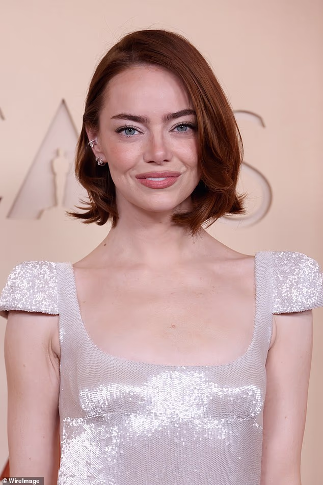 Priča se da se Emma Stone podvrgnula nekoj vrsti estetskog zahvata, iako to nije potvrdila