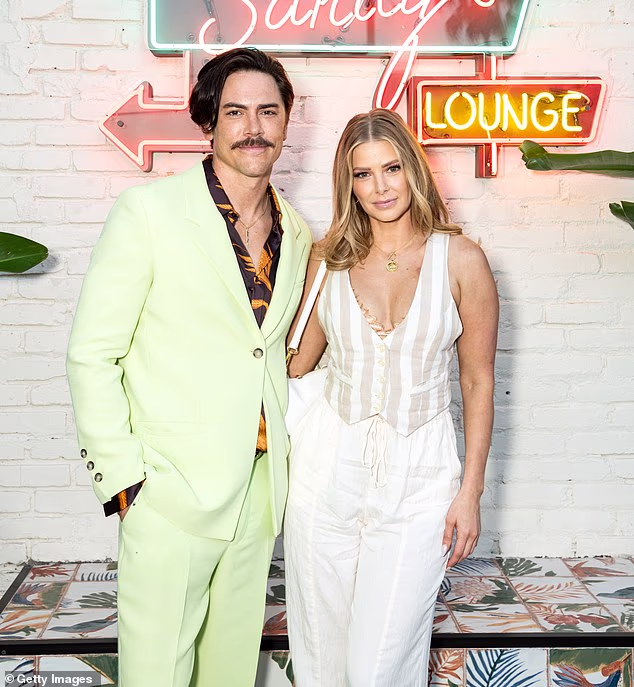 'Ovo je ponovno Scandoval za mrežu... nitko ovo nije predvidio', rekao je izvor blizak produkciji serije za Daily Mail, referirajući se na tajno varanje zvijezde Vanderpump Rule Toma Sandovala s Arianom Madix s Raquel Leviss; (Sandoval i Madix 2022.)