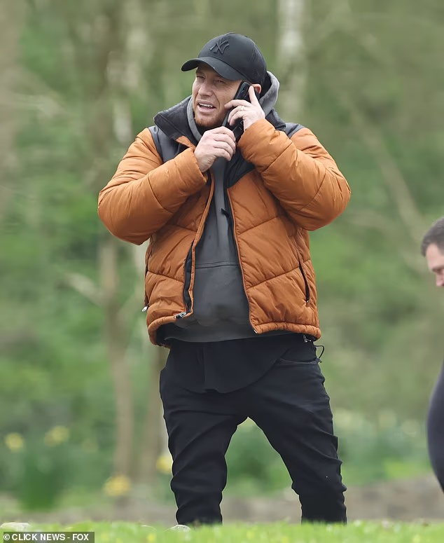 Joe je zvonio dok je uzeo vremena da odgovori na poziv tijekom dana kako bi proslavio rođendan kćeri Jemme Staceyne sestre