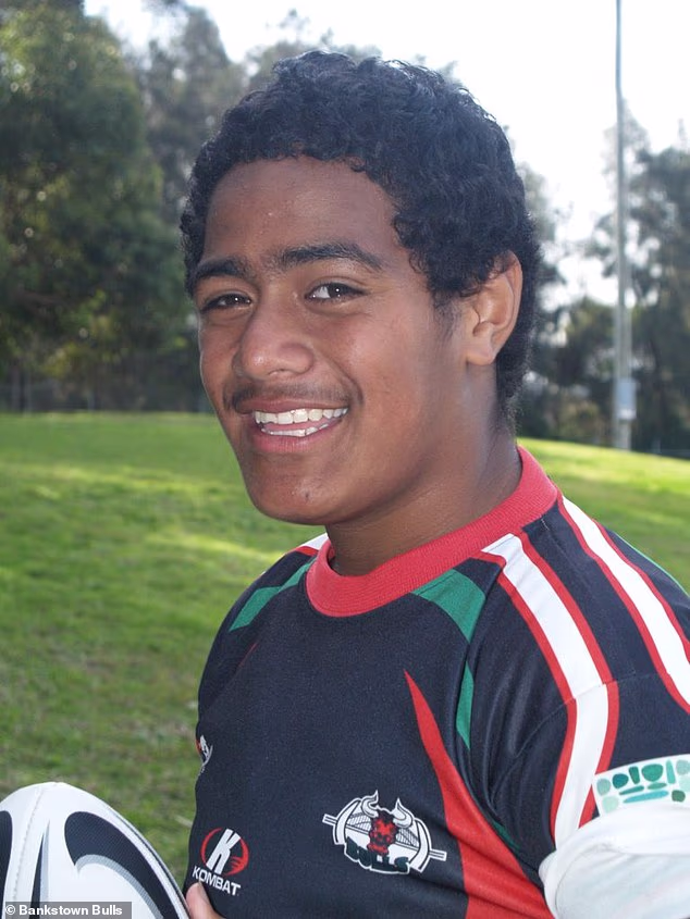 Obožavatelji tvrde da Mailata nikada nije bio profesionalna zvijezda ragbijaške lige unatoč pompi oko najvažnijih događaja prije NFL-a