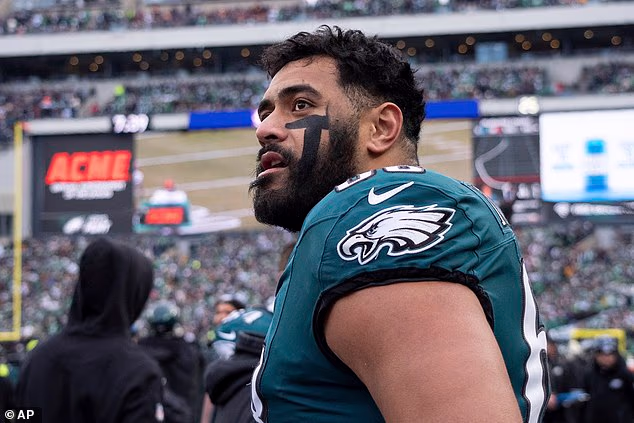 Isječci ističu Mailatine rijetke fizičke osobine koje su mu pomogle da prijeđe iz perspektive ragbijaške lige u NFL prvaka