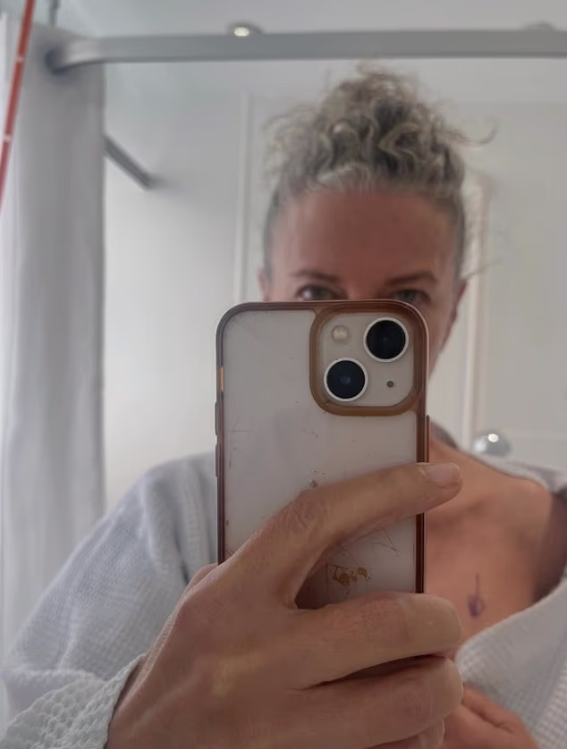 Jane je otkrila da joj je bolest dijagnosticirana nakon rutinske mamografije i objasnila da će trebati još jednu operaciju kako bi pronašla 'jasnu granicu oko ruba onoga što su uzeli'