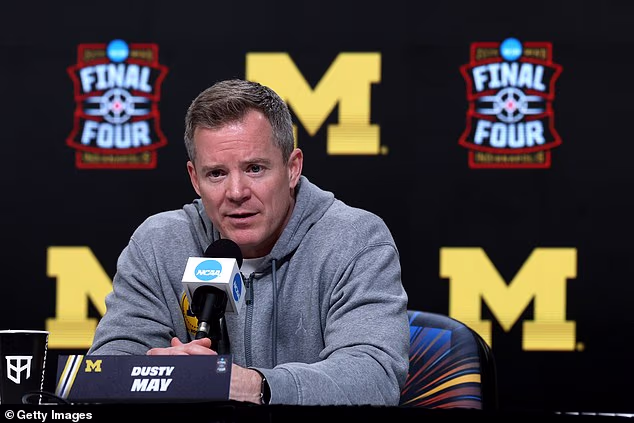 Glavni trener Michigan Wolverinesa Dusty May govori za medije prije Final Foura