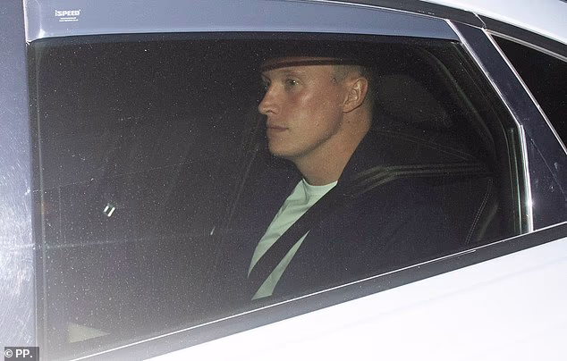 Bivši engleski nogometaš Phil Jones bio je među gostima koji su viđeni kako dolaze do vile