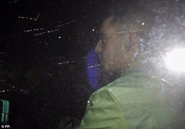 Irski pjevač i tekstopisac Dermot Kennedy također je izašao na zabavu prepunu zvijezda