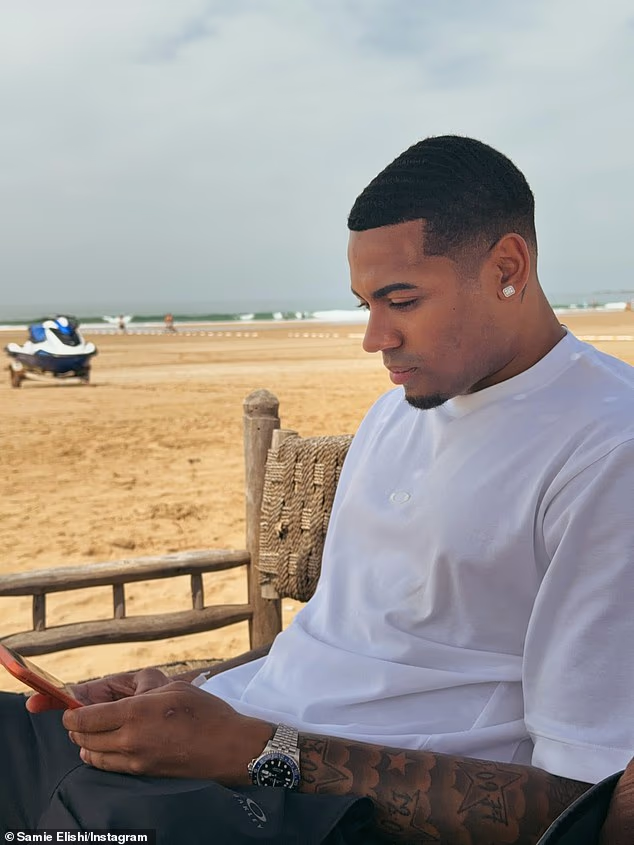 Otišavši na Instagram, Samie je podijelila niz vrlo ugodnih snimaka s putovanja - uključujući jednu na kojoj Tyrique skuplja bradu i par koji zajedno pozira na kolicima za dine