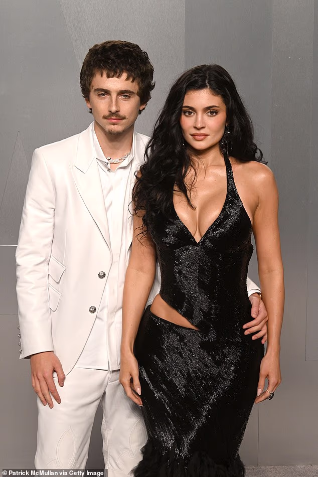 Samo nekoliko tjedana nakon što je glumac doživio porazan poraz na dodjeli Oscara zajedno s djevojkom Kylie Jenner - gdje Marty Supreme nije uspio osvojiti niti jednu nagradu od devet nominacija