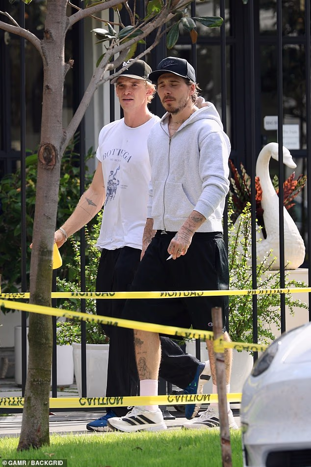 Na Instagramu je podijelio svoju fotografiju zajedno s Claudijom Heffner Peltz i njegovom suprugom Nicolom, uz popratni natpis: 'Sretan rođendan najboljoj svekrvi'