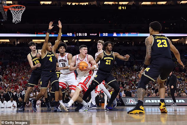 Drugo poluvrijeme nije bilo jednostrano kao prvo, ali Arizona nije imala vremena poboljšati svoju sreću