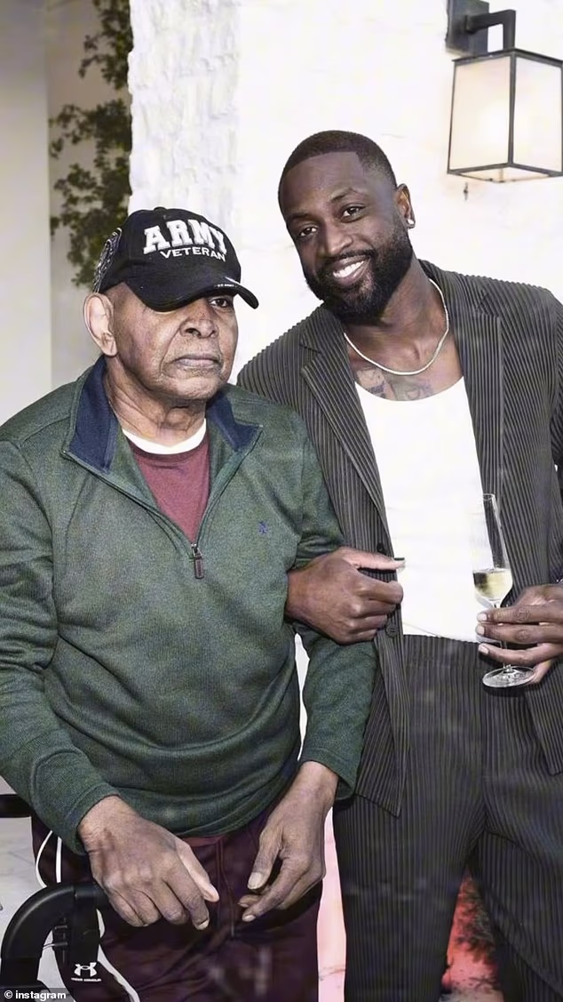 Glumica Bring It On rekla je da je njezin otac tijekom života bio 'okružen ljubavlju i podrškom iz svog sve većeg sela'