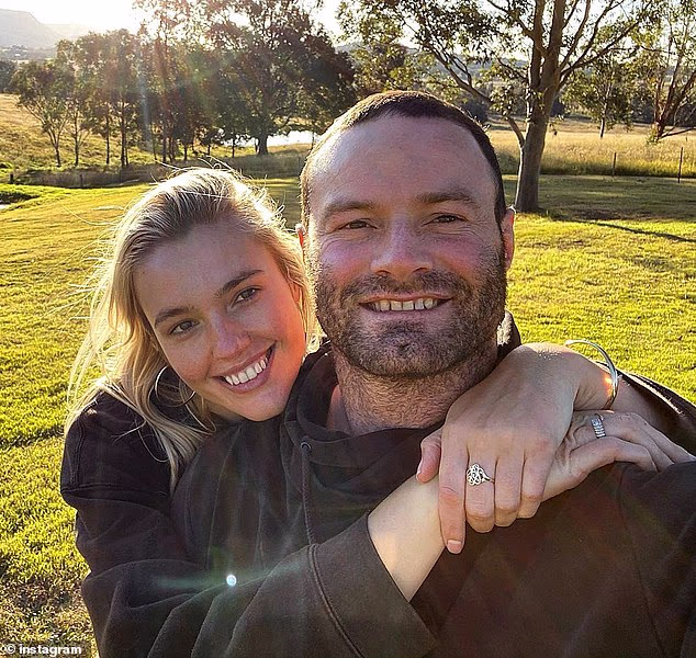 Cordner (na slici s partnericom Jemmom Barge) sada je zadovoljan teškom odlukom da napusti igru ​​kako bi zaštitio svoje zdravlje