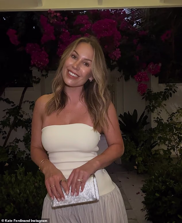 Kate se u utorak oglasila na društvenim mrežama i podijelila slike svog blagdanskog izgleda