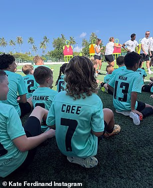 Tijekom putovanja uživali su u nogometu