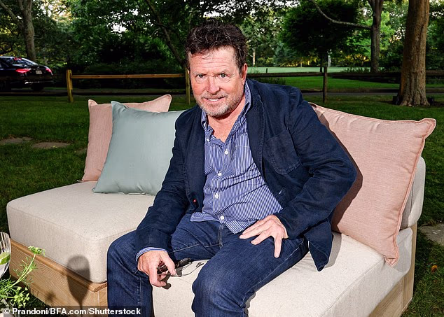 CNN je u međuvremenu brzo odstupio, izdajući izjavu za TMZ koja je glasila: 'Paket je objavljen greškom; uklonili smo ga s naših platformi i šaljemo naše isprike Michaelu J. Foxu i njegovoj obitelji'