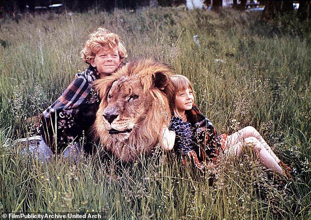 Prethodno je radio s Fosterom na filmu Napoleon i Samantha iz 1972., malo poznatoj pustolovnoj slici u kojoj također glumi živi lav