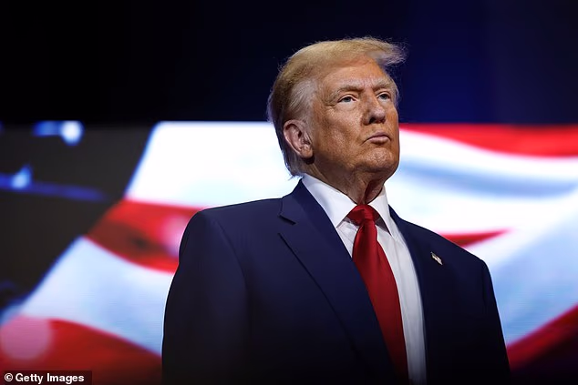 'Jedina osoba koja je počinila ratne zločine je George Clooney zbog njegovih groznih filmova i užasne glumačke sposobnosti', rekla je Bijela kuća u priopćenju u srijedu; Trump viđen 2024