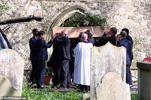 Kazališni svijet Robertu je odao počast nakon vijesti o njegovoj smrti