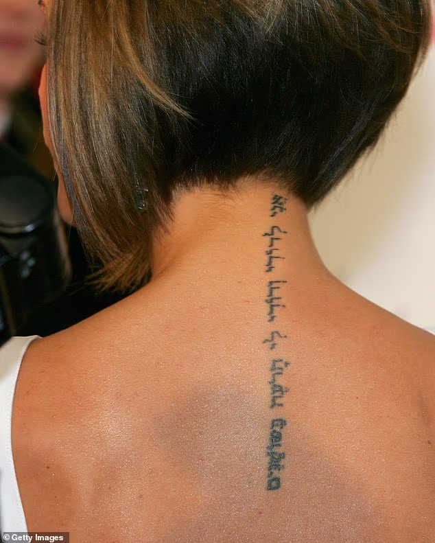 Bivša Spice Girl koja je postala modna dizajnerica (51) prethodno je imala šest boja po tijelu, uključujući hebrejsku pjesmu na leđima