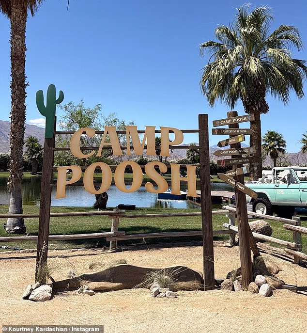 U međuvremenu se Kourtney Kardashian pobrinula da ubaci utikač za artikle svoje wellness marke Poosh dostupne na izložbi Instacarta