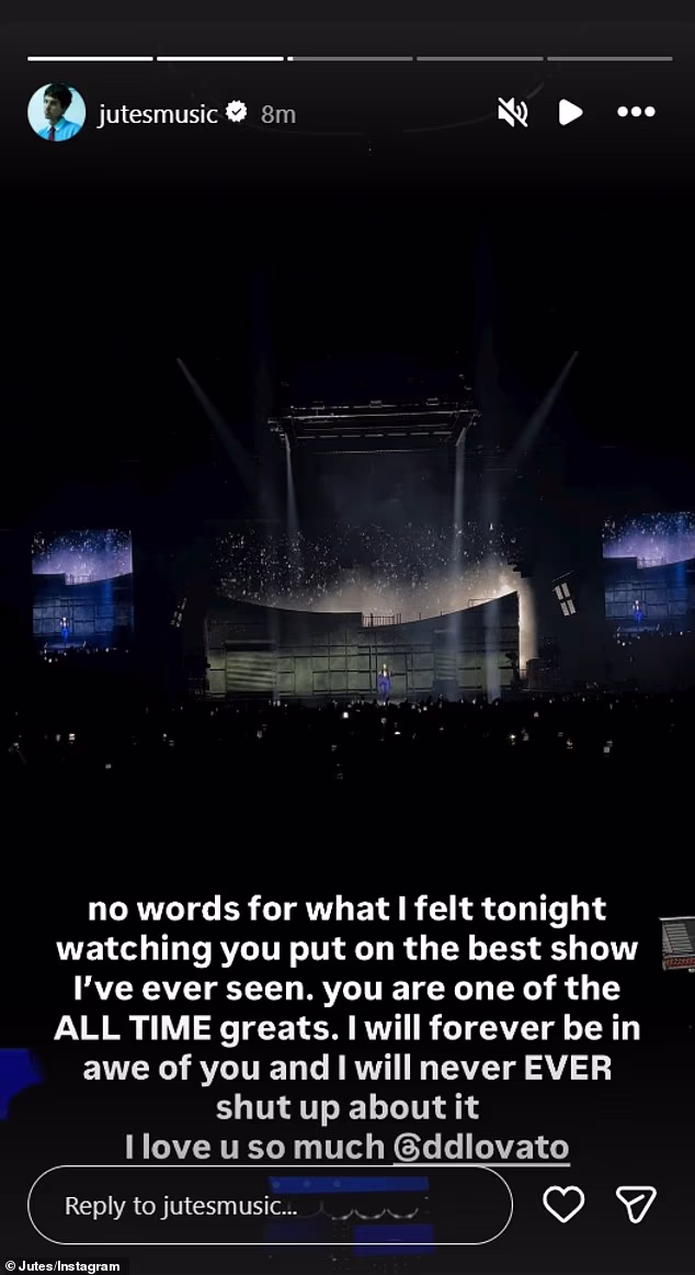 U publici je u ponedjeljak bio i Lovatin prateći pjevač, koji je postao suprug, Jordan 'Jutes' Lutes, koji je objavio na Instagramu: 'Nemam riječi za ono što sam večeras osjećao gledajući te kako izvodiš najbolji show koji sam ikada vidio. Ti si jedan od najvećih svih vremena!'