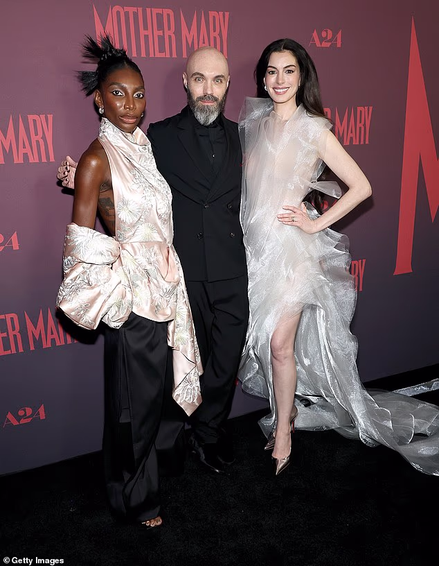 Coel i Hathaway pozirali su i s redateljem Loweryjem