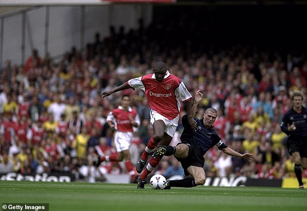 Keanea je na mjesto broj 1 izabrao Neville koji vjeruje da je on 'level up' u talentu od Vieire