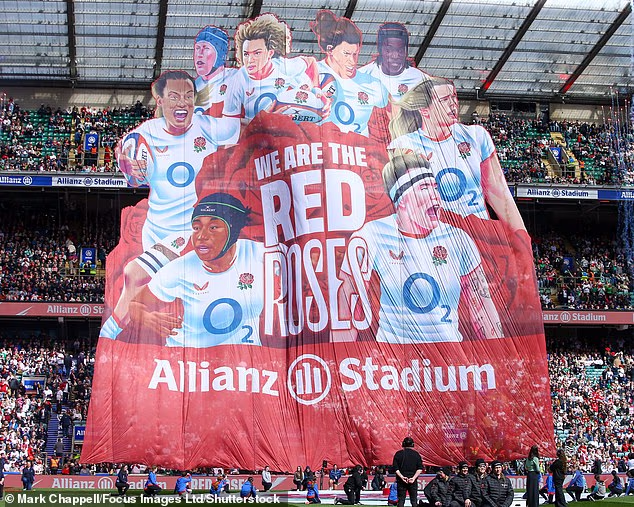 Silno navijanje koje prikazuje vodeće engleske igrače odjeknulo je na tribinama Twickenhama