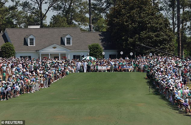 McIlroy vozi iz prve tee na početku svoje trijumfalne posljednje runde - ja sam svoj trud usmjerio na slično područje