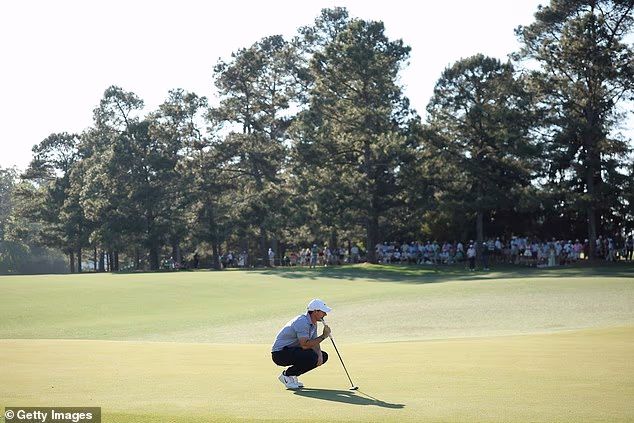 Slijedio sam stope prvaka Mastersa Roryja McIlroya 14., zauzevši sličan agresivan udarac na zelenilu zahvaljujući poticaju mog caddyja Matta