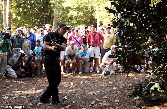 Dao sam sve od sebe kopirati podvige Phila Mickelsona iz 2010. iz borove slame 13. - ali sam umjesto toga ponovio Haotong Li!