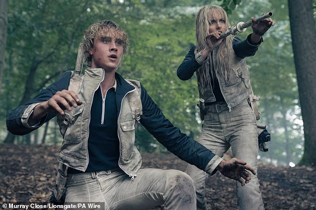 The Hunger Games: Sunrise on the Reaping bit će premijerno prikazan u kinima 20. studenog (Joseph Zada ​​kao Haymitch Abernathy i McKenna Grace kao Maysilee Donner)