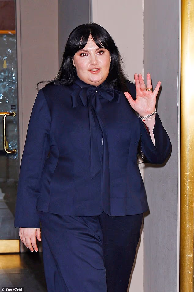 Bila je sva nasmijana dok je mahala svojim obožavateljima