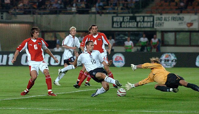 48-godišnjak je upisao 33 nastupa za svoju zemlju (na slici protiv Engleske 2004.)