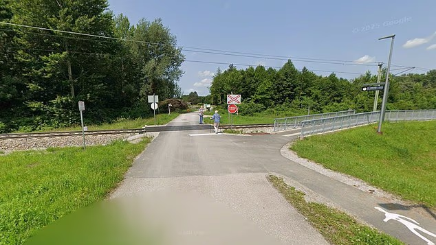 Nesreća se dogodila u četvrtak kod Pabinga u Salzburgu, na nečuvanom pružnom prijelazu