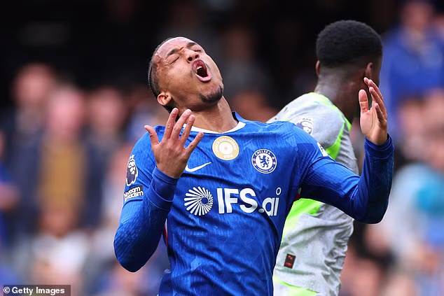 Chelsea je potrošio bogatstvo na igrače u tri pune sezone u vlasništvu BlueCoa, uglavnom na mlade talente visokog potencijala koji su potpisali neuobičajeno duge ugovore kao što je Joao Pedro