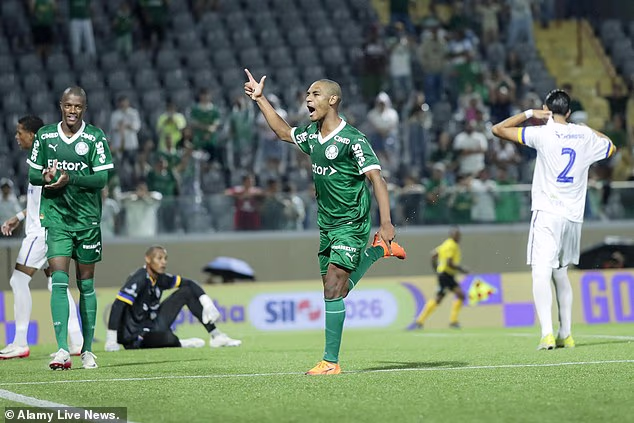 Conceicao (u sredini), koji je do sada igrao samo za mlade momčadi Palmeirasa, na rubu je da konačno postane prva momčad - i dobio je potporu da ode do samog vrha