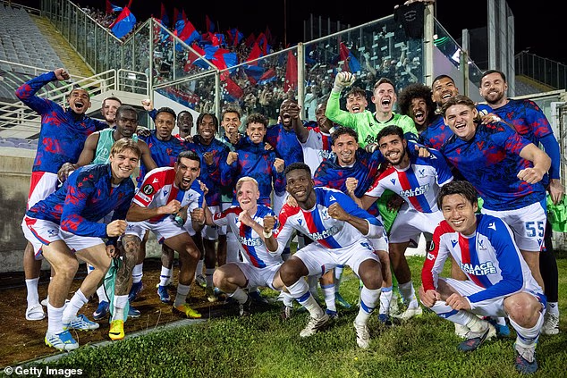 Trener Crystal Palacea Oliver Glasner potvrdio je da je svojim igračima omogućio noćni izlazak, odražavajući ono što je učinio s Eintracht Frankurtom na putu do osvajanja Europske lige